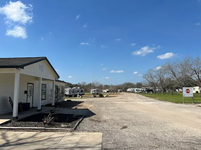 Patriot RV Park - Cuero 9