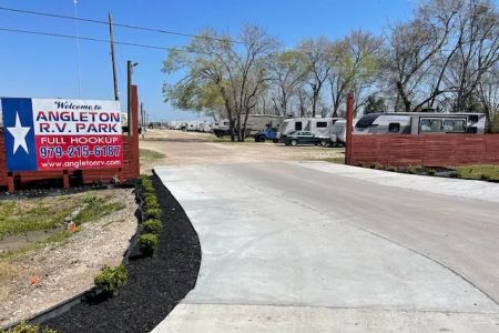 Angleton RV Park & Resort