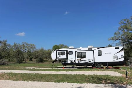 StaRV Park | RV Pads and Apartments