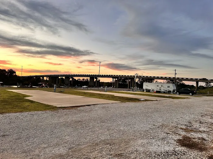 Henry's Hideout - Riverside RV Park 3