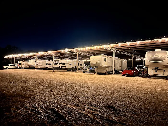 Henry's Hideout - Riverside RV Park 4