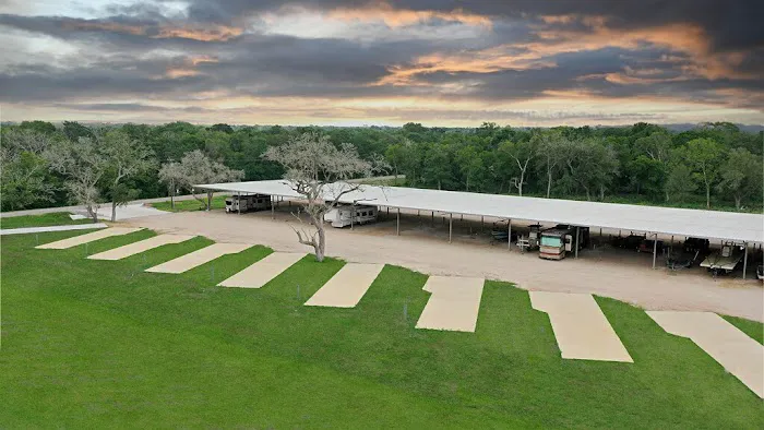 Henry's Hideout - Riverside RV Park 10