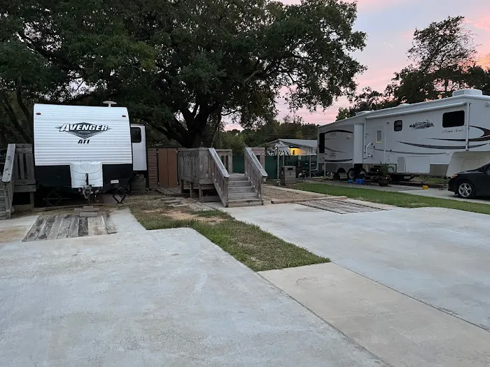 Palm RV Park Campground & Cabin Rental 4