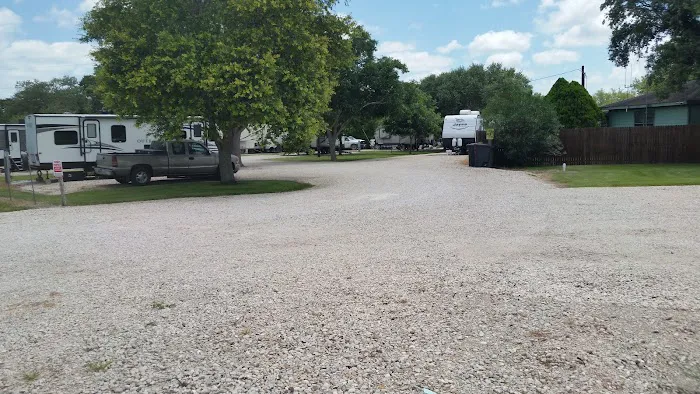 Harv's Paradise RV Oasis on the River 8