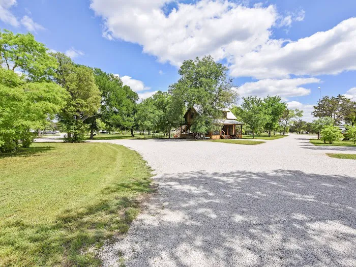 Cedar Bend RV Park 8