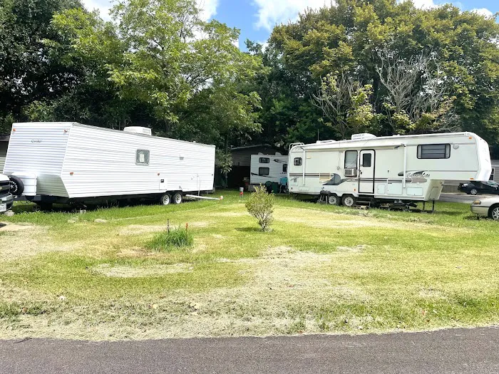 Clute Mobile Home & RV Park 16