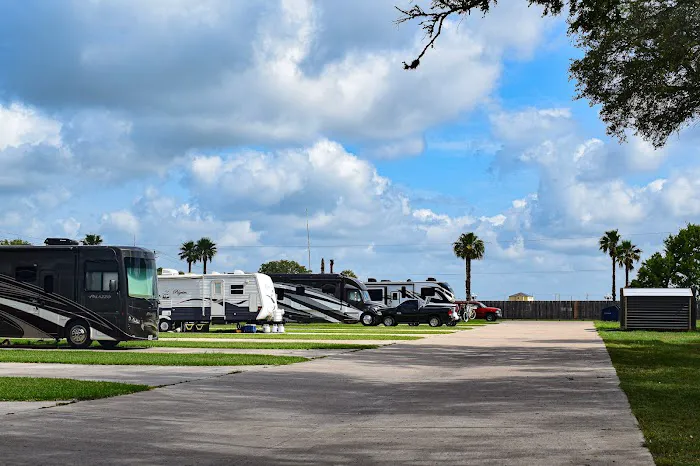 Quilly's Cozy Traveler RV Park 1