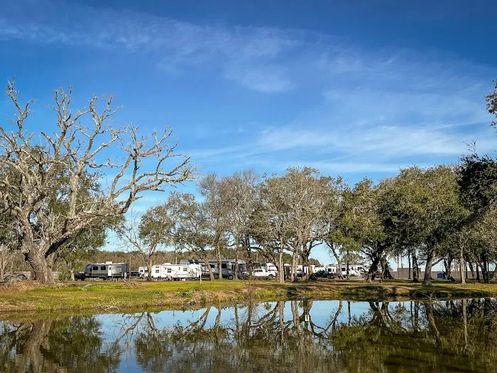 Quilly's Cozy Traveler RV Park 4