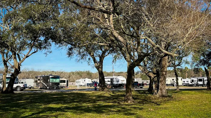 Quilly's Cozy Traveler RV Park 10