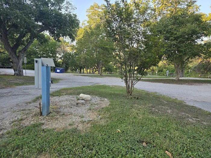 River Shade RV Park 4