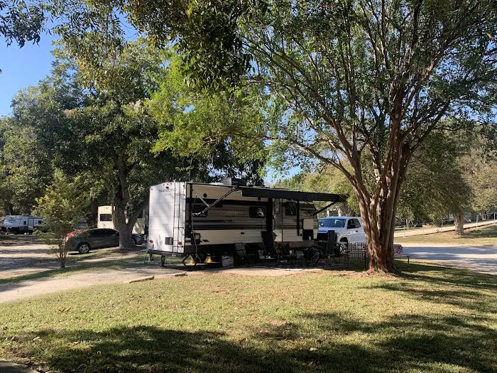 River Shade RV Park 9