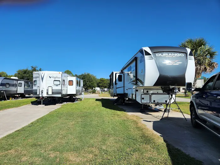Lily's By the Bay RV Park 3