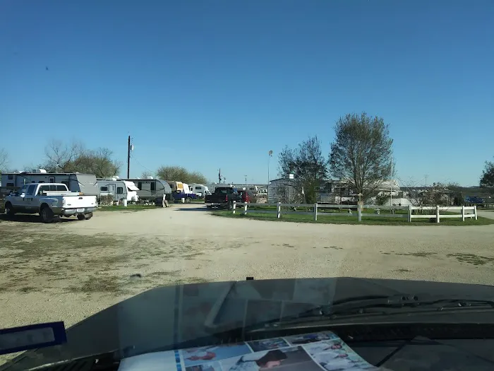 Seguin Hilltop RV Park 10