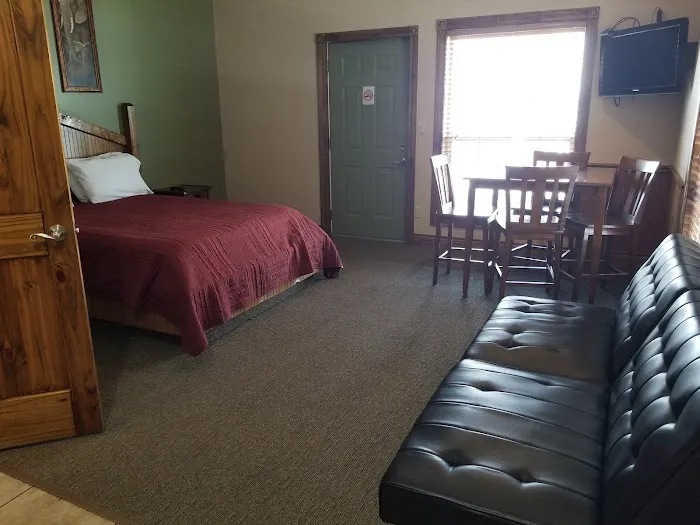 Louis' RV Park & Cabins 1