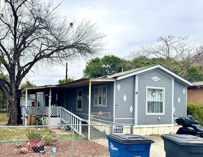 Wayside Mobile Home Park in New Braunfels 2