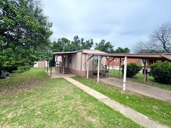Wayside Mobile Home Park in New Braunfels 3