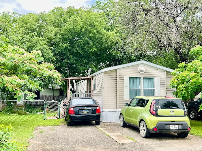 Wayside Mobile Home Park in New Braunfels 5