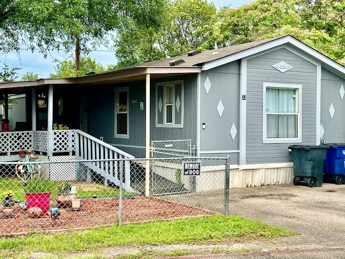 Wayside Mobile Home Park in New Braunfels 9
