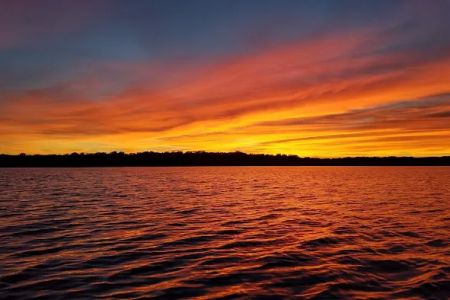 Lake Travis Inn & RV Park