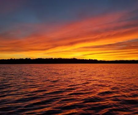 Lake Travis Inn & RV Park
