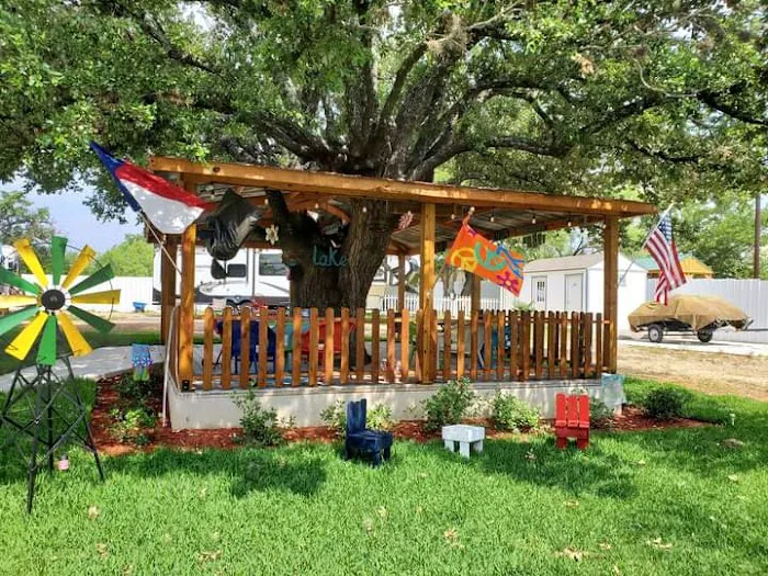 Windmills Lakebum RV Park 7