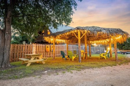 Corner Star Cabin (& RV Park)