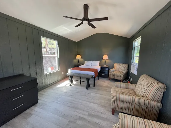 Camp Ledgerock Retreat - Luxury Glamping on Canyon Lake 6