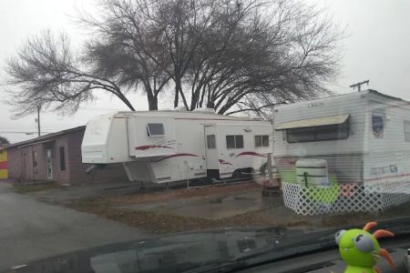 Twin Lane Apartments & Mobile Home Park