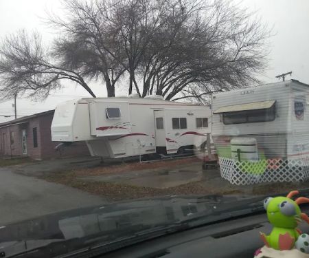 Twin Lane Apartments & Mobile Home Park