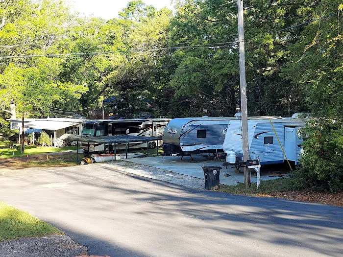 Winterhaven Court Mobile Home Park & RV's 1