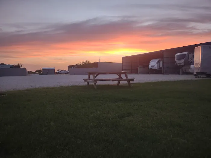 Elmdale Covered RV Park 4