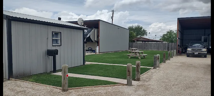 Elmdale Covered RV Park 8