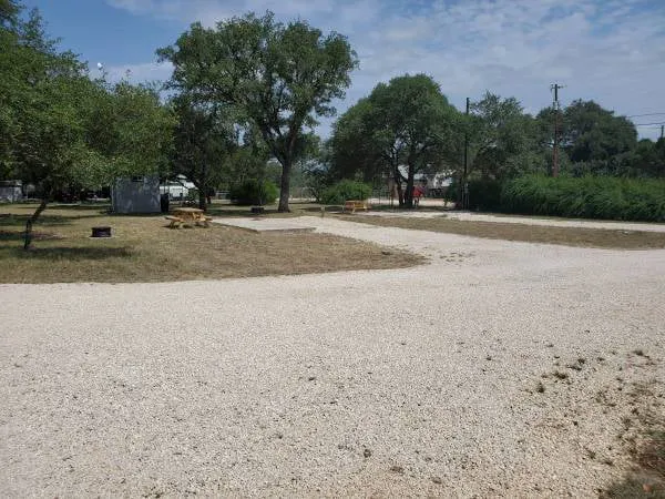 Medina River Rv Park and Camping 9