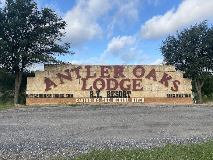 Antler Oaks Lodge and RV Resort 9