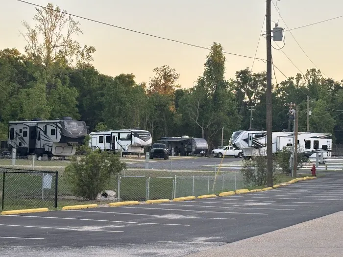 Swamp House RV Park & Marina 4