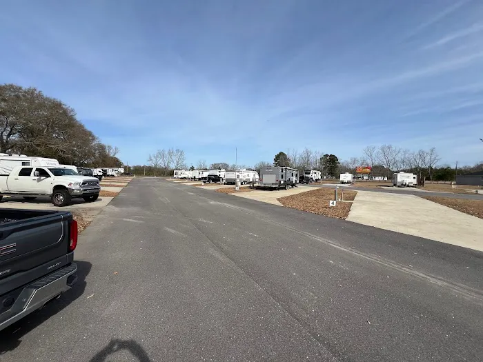 OLLIE RV PARK 10
