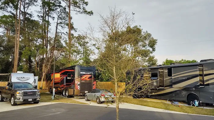 A COZY CORNER RV LODGE 2