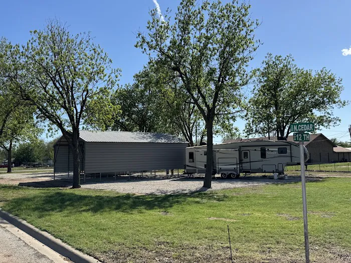 Cedar St RV Park and Apartments 5