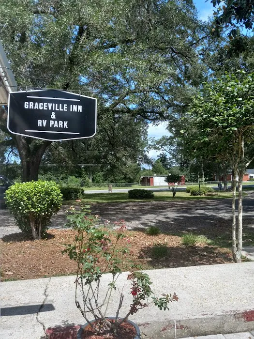 Graceville apartments & RV Park 6