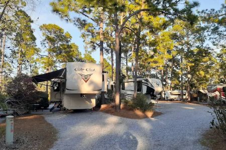 Pineglen Motorcoach & RV Park