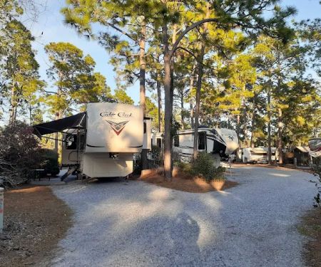Pineglen Motorcoach & RV Park
