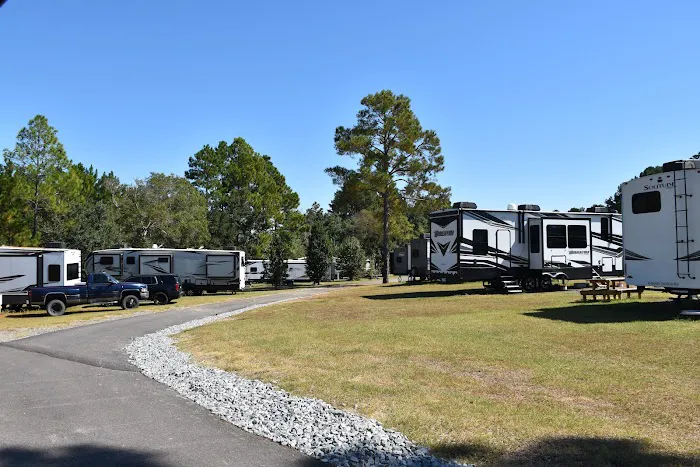 Outdoor Adventure Retreats - Wanee Lake Golf & RV Park 10