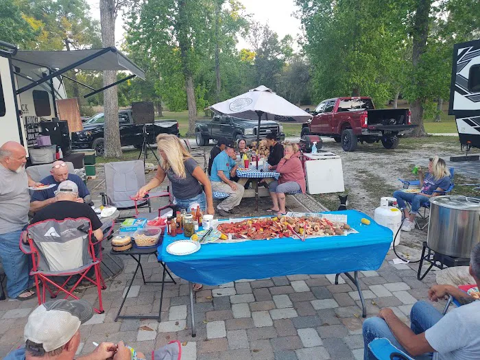 Ellie Ray's RV Resort 4