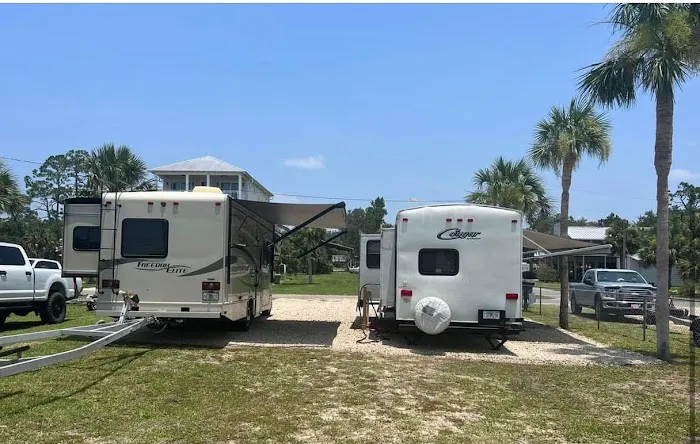 Sweet Paradise RV & Slips 4