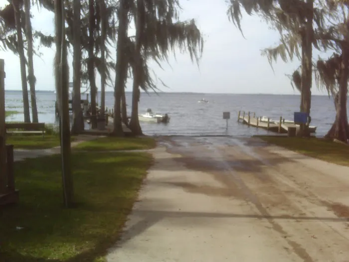 Lochloosa Harbor resort 9