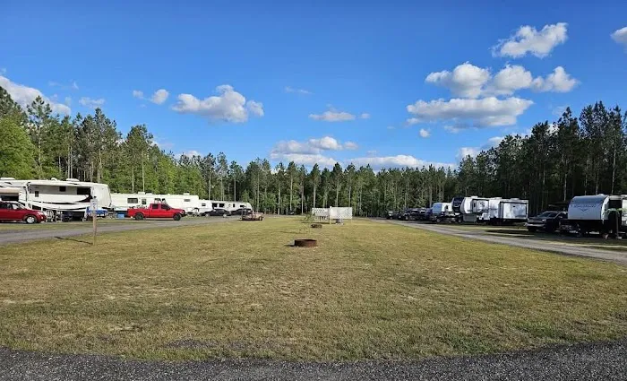 Small Living RV Park 7