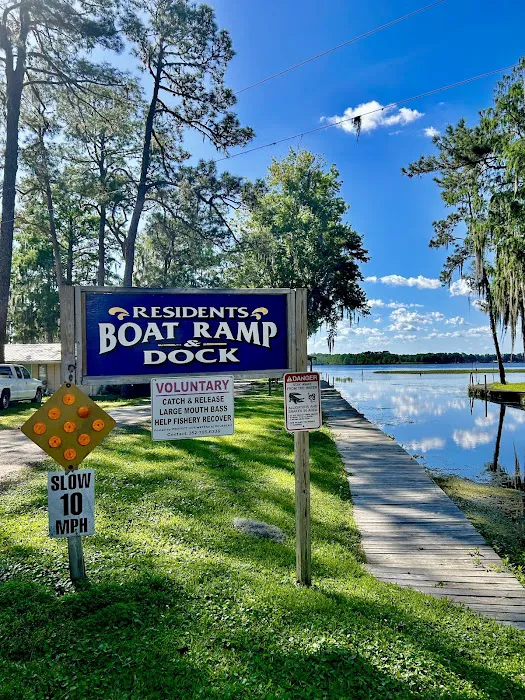 Inglis Lakeside RV Park 2