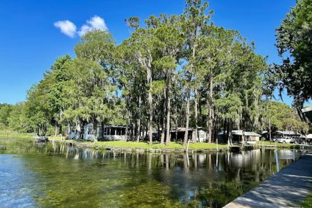 Inglis Lakeside RV Park