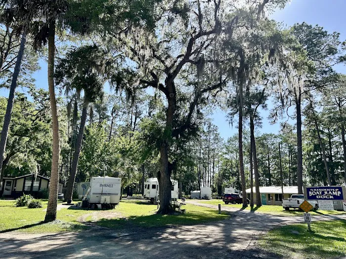 Inglis Lakeside RV Park 4