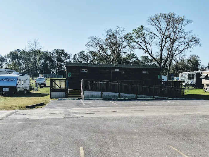 Wandering Oaks RV Park 10